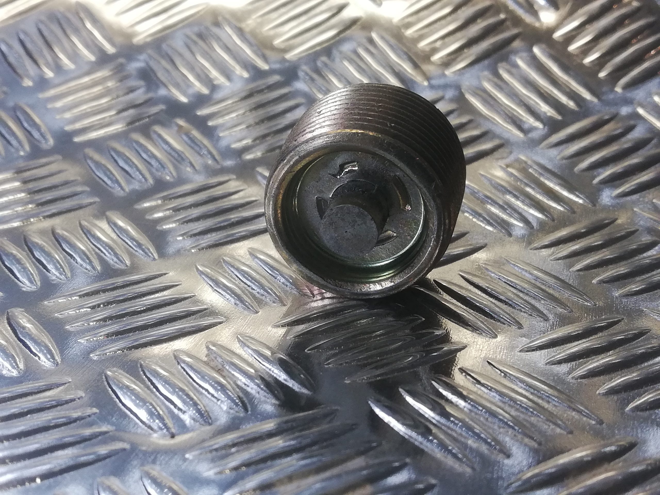 Oldtimer VW Ablassschraube Getriebeöl magnetisch M24x1,5 – Bild 4